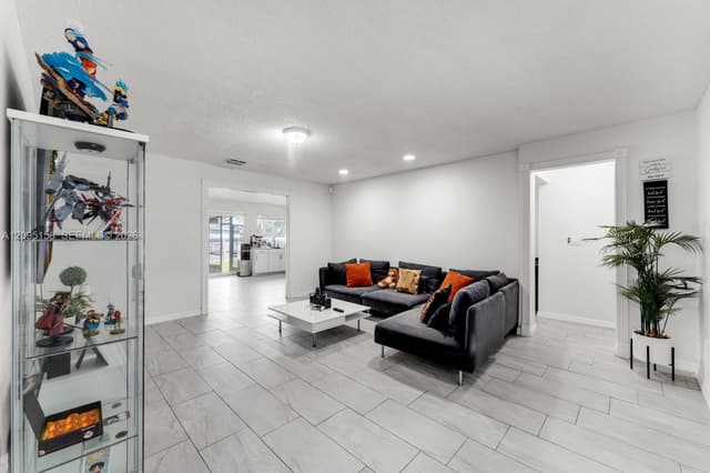 1661 N Goldeneye Ln, Homestead FL 33035 - Homestead, FL - Photo 4