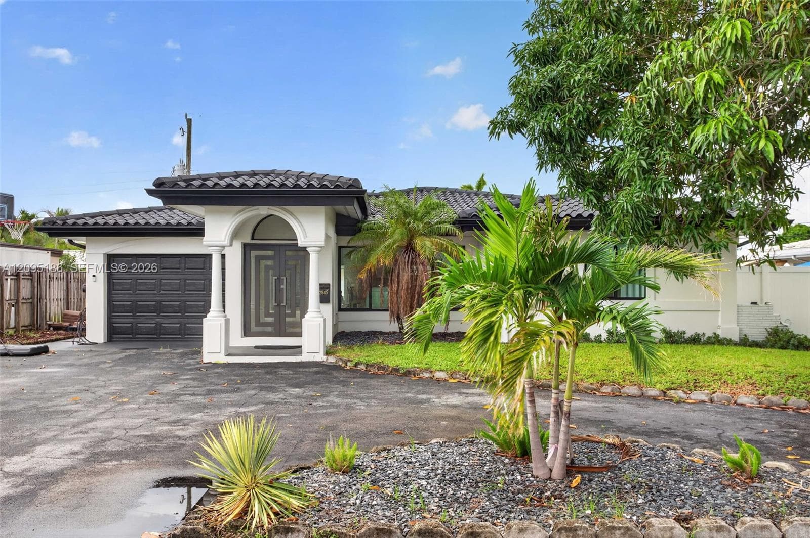 2545 SE 2nd Ct, Pompano Beach FL 33062 - Pompano Beach, FL - Photo 1