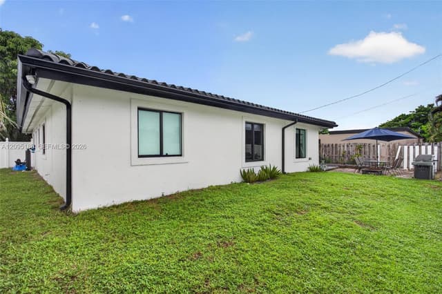 2545 SE 2nd Ct, Pompano Beach FL 33062 - Pompano Beach, FL - Photo 5