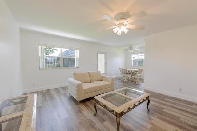 189 Valencia H, Delray Beach FL 33446 - Delray Beach, FL - Photo 2
