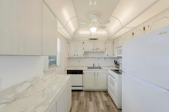 189 Valencia H, Delray Beach FL 33446 - Delray Beach, FL - Photo 6