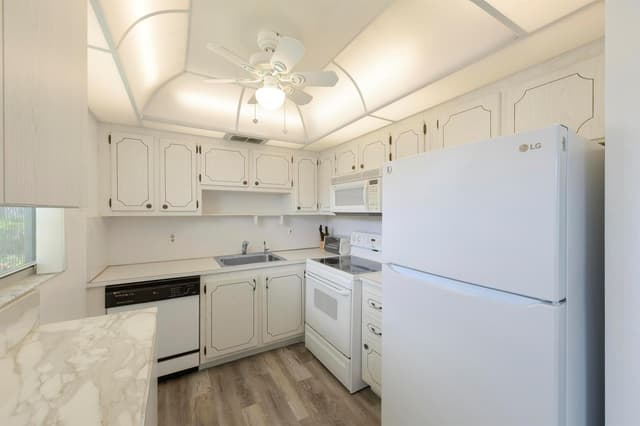 189 Valencia H, Delray Beach FL 33446 - Delray Beach, FL - Photo 7
