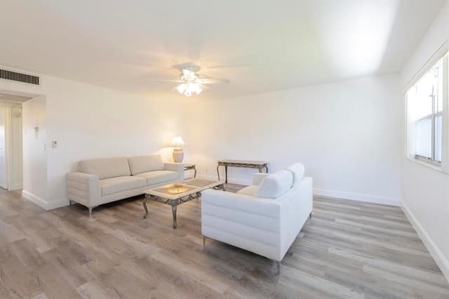 189 Valencia H, Delray Beach FL 33446 - Delray Beach, FL - Photo 4