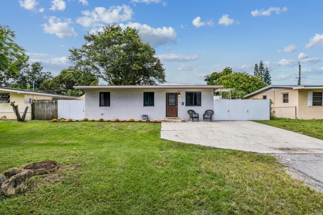 55 Davis Road, Palm Springs FL 33461 - Palm Springs, FL - Photo 3
