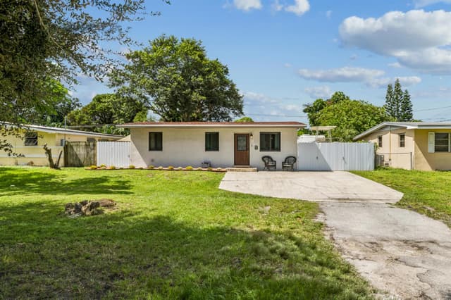 55 Davis Road, Palm Springs FL 33461 - Palm Springs, FL - Photo 5
