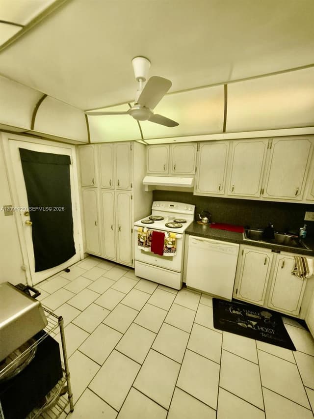 3001 NW 46 Ave # 102, Lauderdale Lakes FL 33313 - Lauderdale Lakes, FL - Photo 3