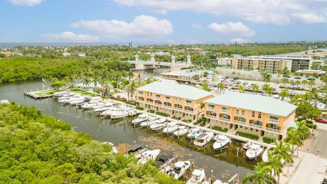 643 CASA LOMA Boulevard, Boynton Beach FL 33435 - Boynton Beach, FL - Photo 2