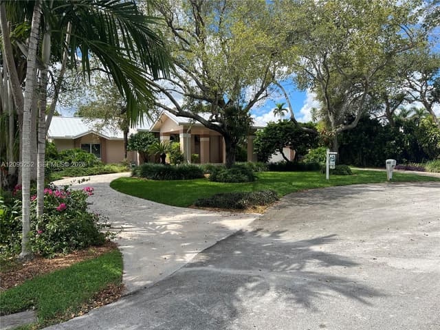 18032 SW 82nd Ct, Palmetto Bay FL 33157 - Palmetto Bay, FL - Photo 2
