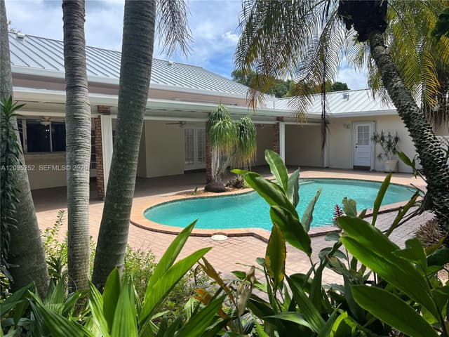 18032 SW 82nd Ct, Palmetto Bay FL 33157 - Palmetto Bay, FL - Photo 6