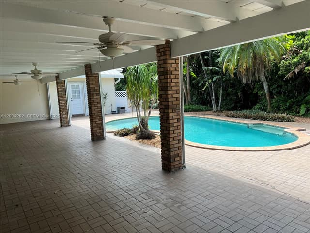 18032 SW 82nd Ct, Palmetto Bay FL 33157 - Palmetto Bay, FL - Photo 5