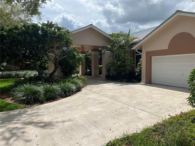18032 SW 82nd Ct, Palmetto Bay FL 33157 - Palmetto Bay, FL - Photo 4