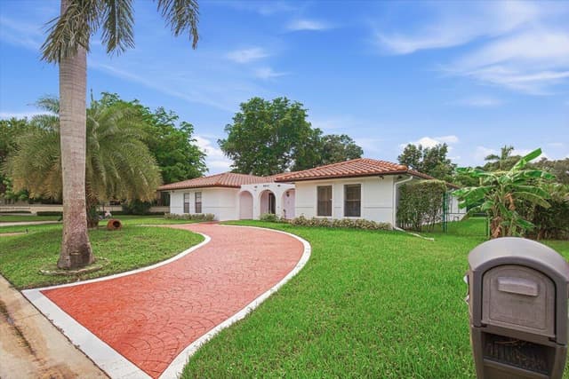 9642 NW 1ST Place, Coral Springs FL 33071 - Coral Springs, FL - Photo 2
