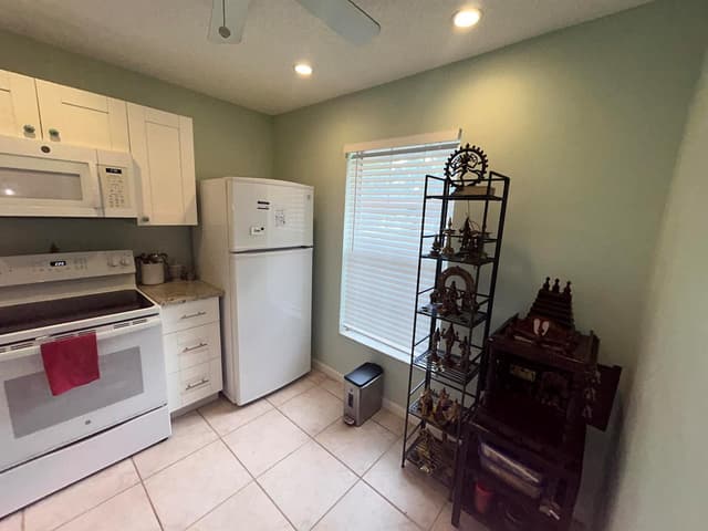 878 Worcester Lane, Lake Worth FL 33467 - Lake Worth, FL - Photo 6