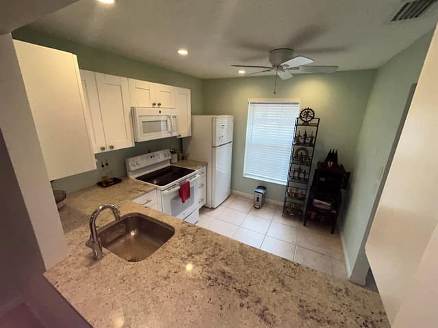 878 Worcester Lane, Lake Worth FL 33467 - Lake Worth, FL - Photo 7