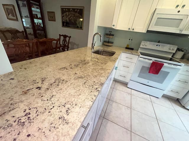 878 Worcester Lane, Lake Worth FL 33467 - Lake Worth, FL - Photo 5
