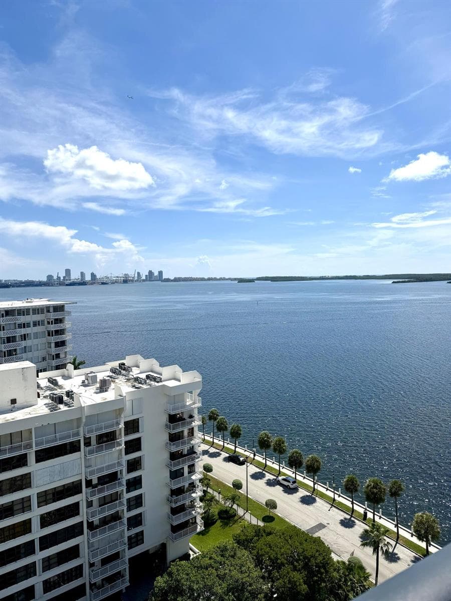 1450 BRICKELL BAY Drive # 1702, Miami FL 33131 - Miami, FL - Photo 1