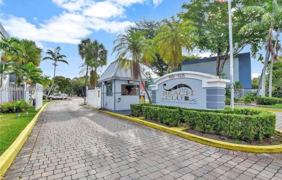 9371 Fontainebleau Blvd # I220, Miami FL 33172