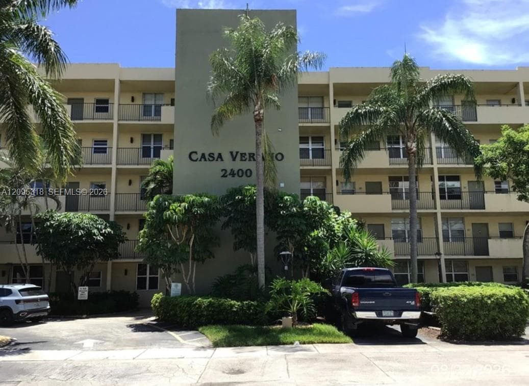 2400 NE 10th St # 203, Pompano Beach FL 33062