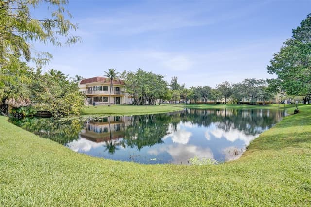 4748 SW 63rd Terrace, Davie FL 33314 - Davie, FL - Photo 2