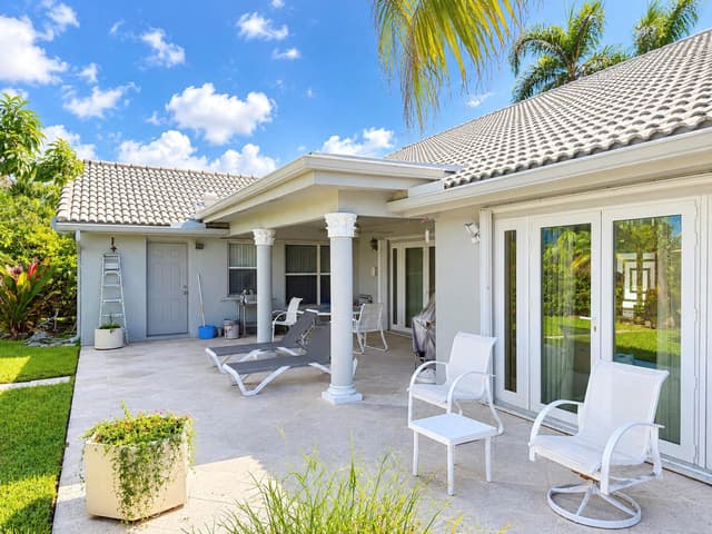 492 NW 162nd Avenue NW, Pembroke Pines FL 33028 - Pembroke Pines, FL - Photo 3