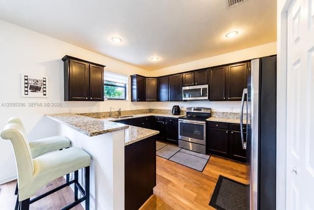 8837 NW 102nd Ct, Doral FL 33178 - Doral, FL - Photo 7