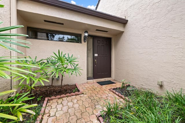 9212 CHELSEA Drive N, Plantation FL 33324 - Plantation, FL - Photo 2