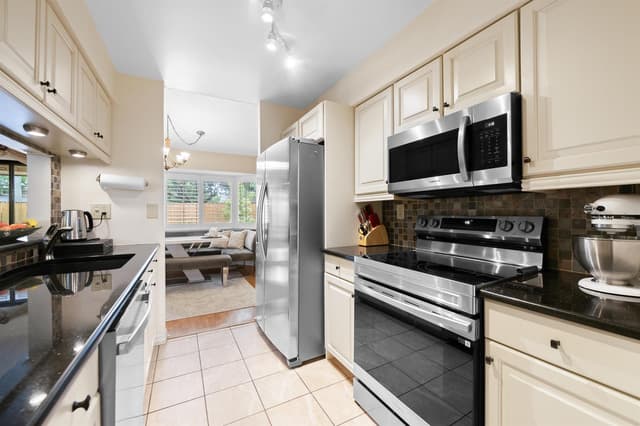 9212 CHELSEA Drive N, Plantation FL 33324 - Plantation, FL - Photo 3