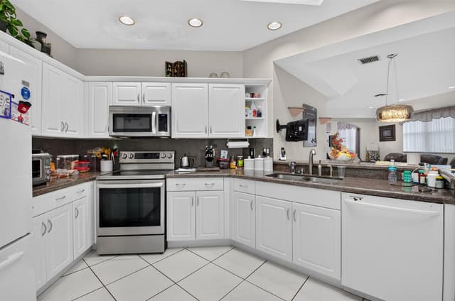 12598 Crystal Pointe Drive # D, Boynton Beach FL 33437 - Boynton Beach, FL - Photo 4