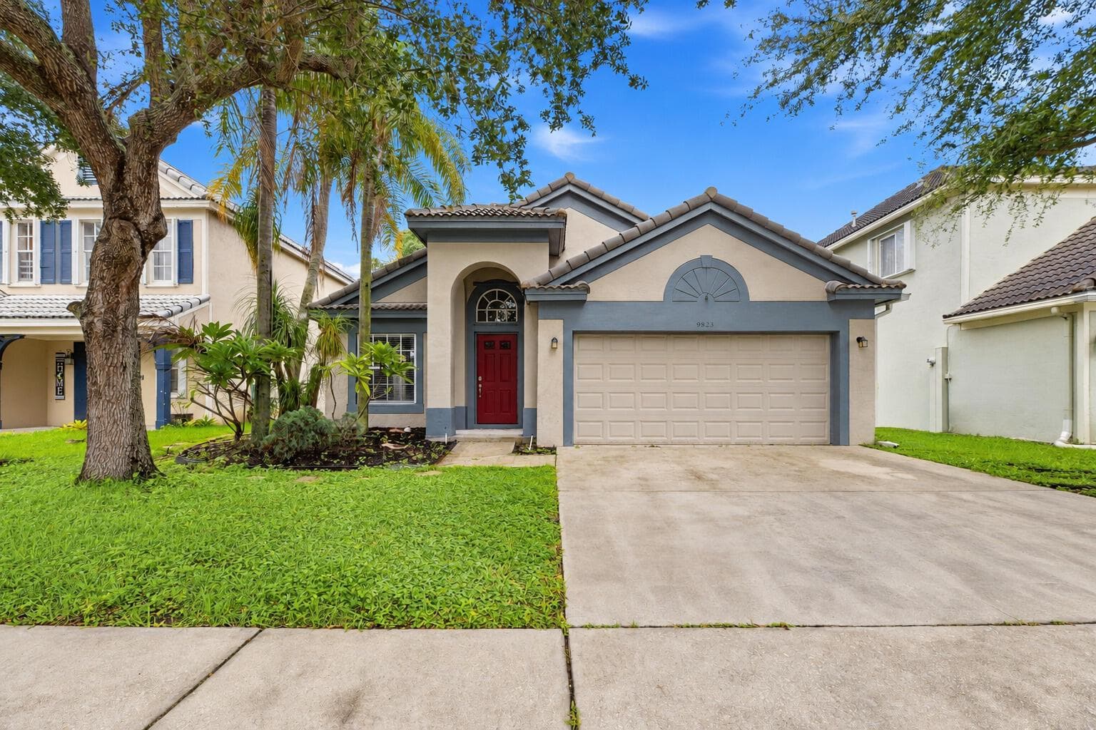 9823 N Grand Duke Circle, Tamarac FL 33321