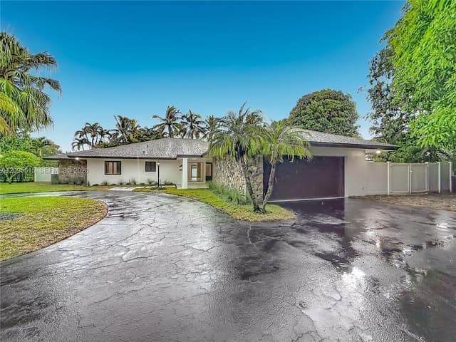15804 SW 82nd Ct, Palmetto Bay FL 33157 - Palmetto Bay, FL - Photo 2