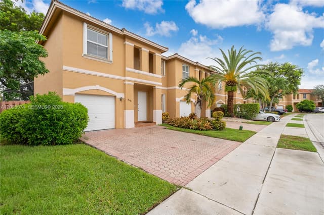 916 NW 135th Ter, Pembroke Pines FL 33028 - Pembroke Pines, FL - Photo 2