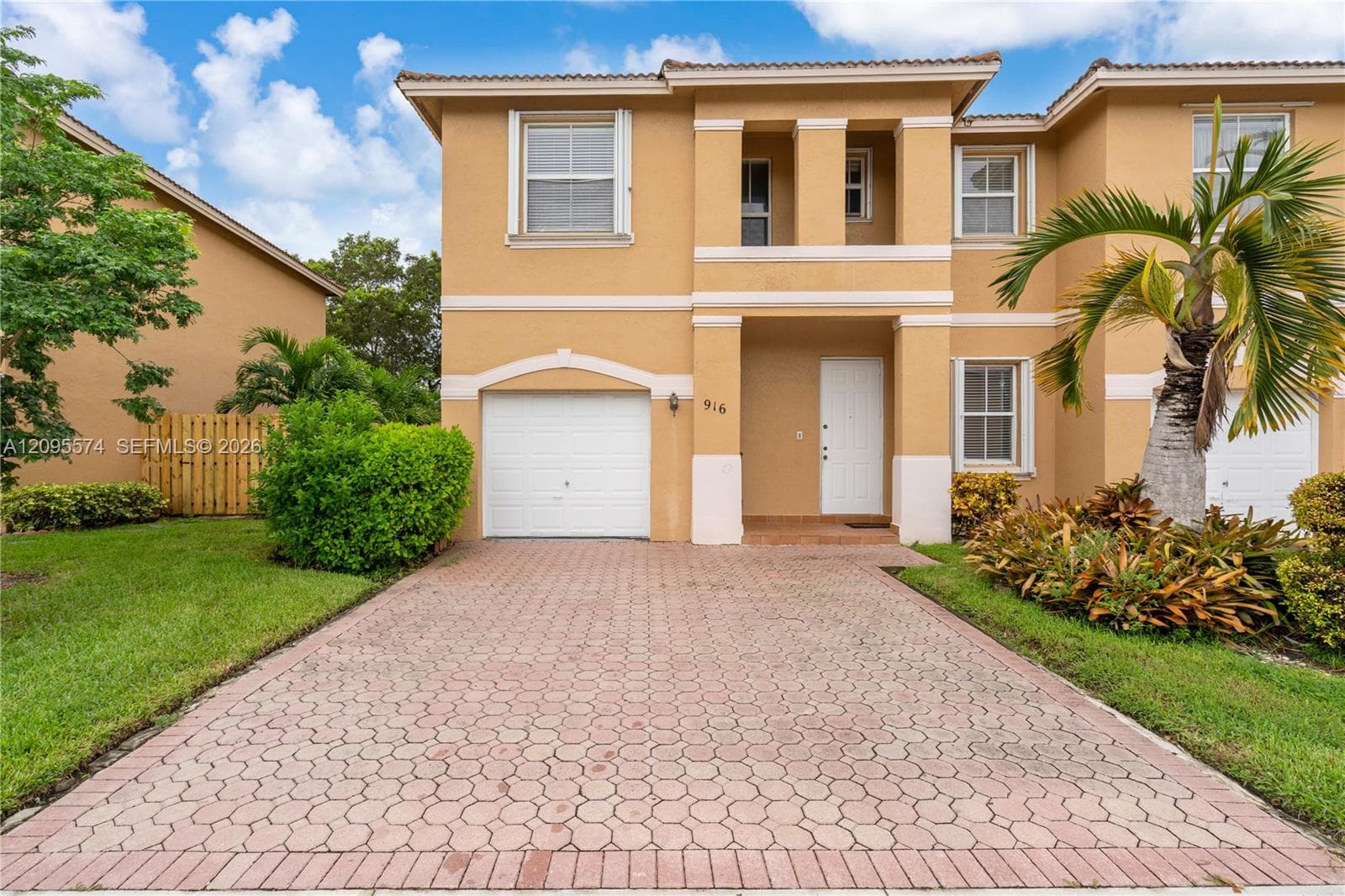 916 NW 135th Ter, Pembroke Pines FL 33028 - Pembroke Pines, FL - Photo 1