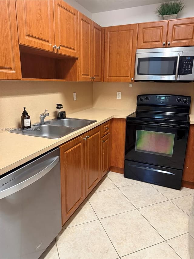 2321 Mariner Ct, Dania Beach FL 33312 - Dania Beach, FL - Photo 2