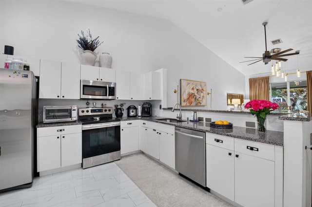 8285 VIA DI VENETO, Boca Raton FL 33496 - Boca Raton, FL - Photo 2