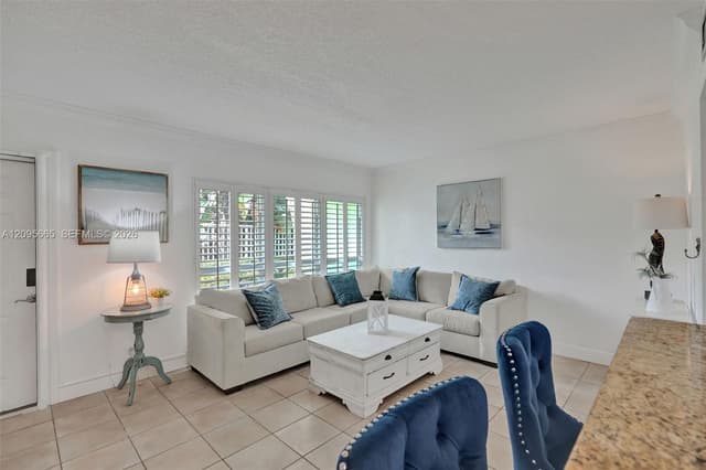 2124 NE 5th Ave # 107, Wilton Manors FL 33305 - Wilton Manors, FL - Photo 2