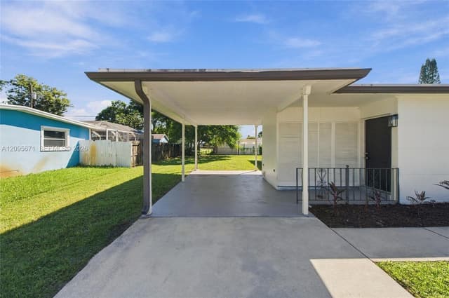 1944 Baythorne Rd, West Palm Beach FL 33415 - West Palm Beach, FL - Photo 3