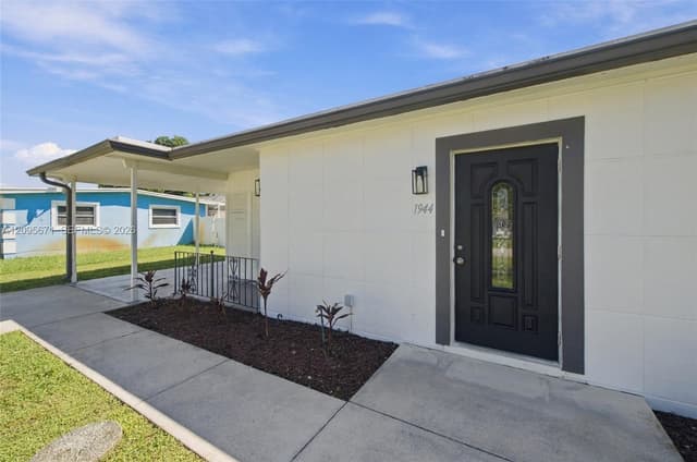 1944 Baythorne Rd, West Palm Beach FL 33415 - West Palm Beach, FL - Photo 4