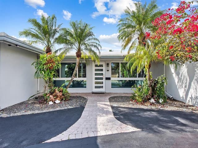 300 SE 10TH Street, Pompano Beach FL 33060 - Pompano Beach, FL - Photo 2