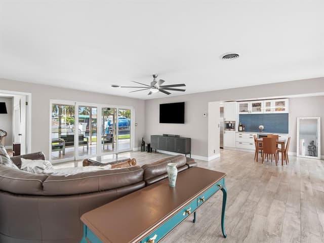 300 SE 10TH Street, Pompano Beach FL 33060 - Pompano Beach, FL - Photo 6
