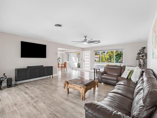 300 SE 10TH Street, Pompano Beach FL 33060 - Pompano Beach, FL - Photo 7