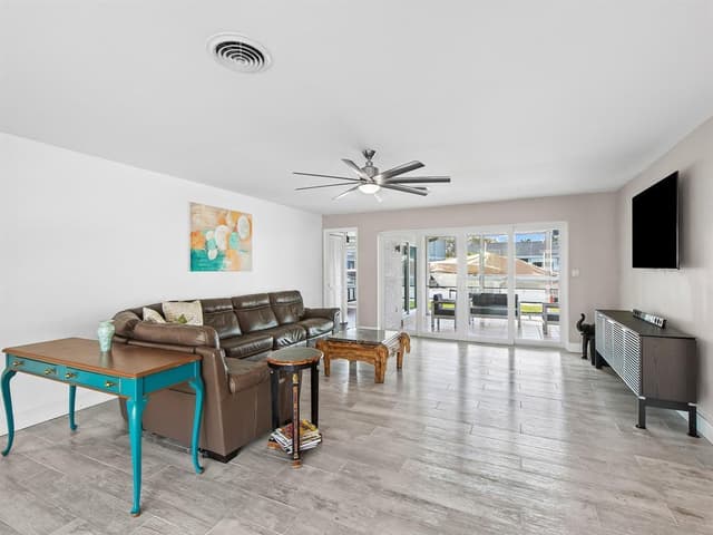 300 SE 10TH Street, Pompano Beach FL 33060 - Pompano Beach, FL - Photo 5