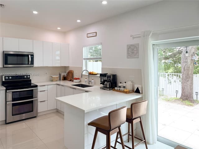 22578 SW 89th Pl, Cutler Bay FL 33190 - Cutler Bay, FL - Photo 2