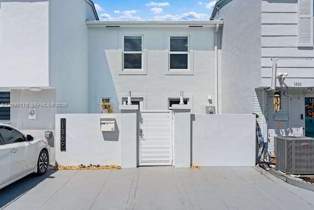 1369 W 69th St, Hialeah FL 33014 - Hialeah, FL - Photo 2