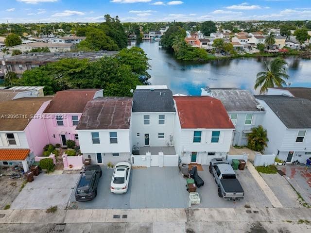 1369 W 69th St, Hialeah FL 33014 - Hialeah, FL - Photo 4