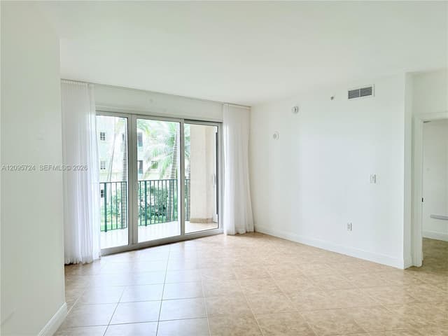19900 E Country Club Dr # 216, Aventura FL 33180 - Aventura, FL - Photo 3
