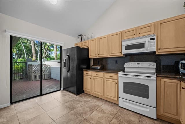 2402 Landings Boulevard, FL 33413 - Photo 4