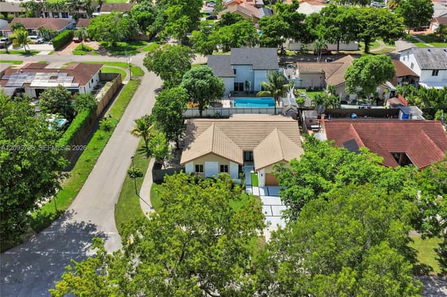 20102 NW 62nd Ave, Hialeah FL 33015 - Hialeah, FL - Photo 2