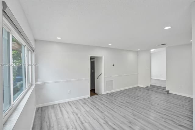 20102 NW 62nd Ave, Hialeah FL 33015 - Hialeah, FL - Photo 6