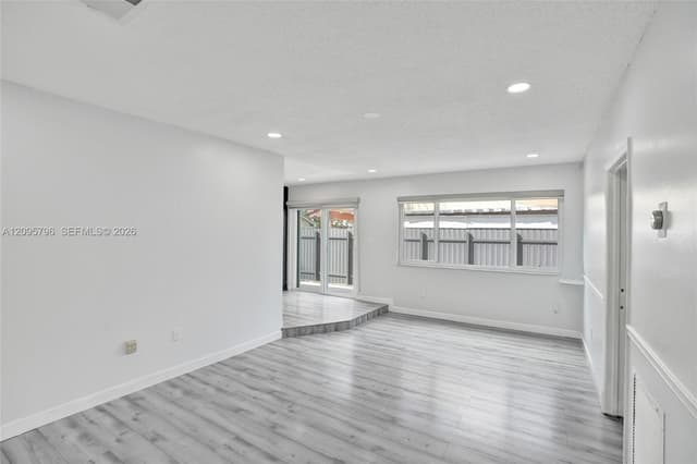 20102 NW 62nd Ave, Hialeah FL 33015 - Hialeah, FL - Photo 7