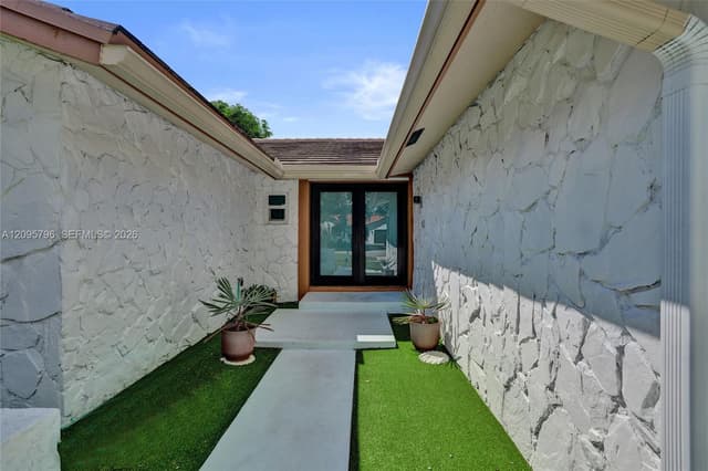 20102 NW 62nd Ave, Hialeah FL 33015 - Hialeah, FL - Photo 3